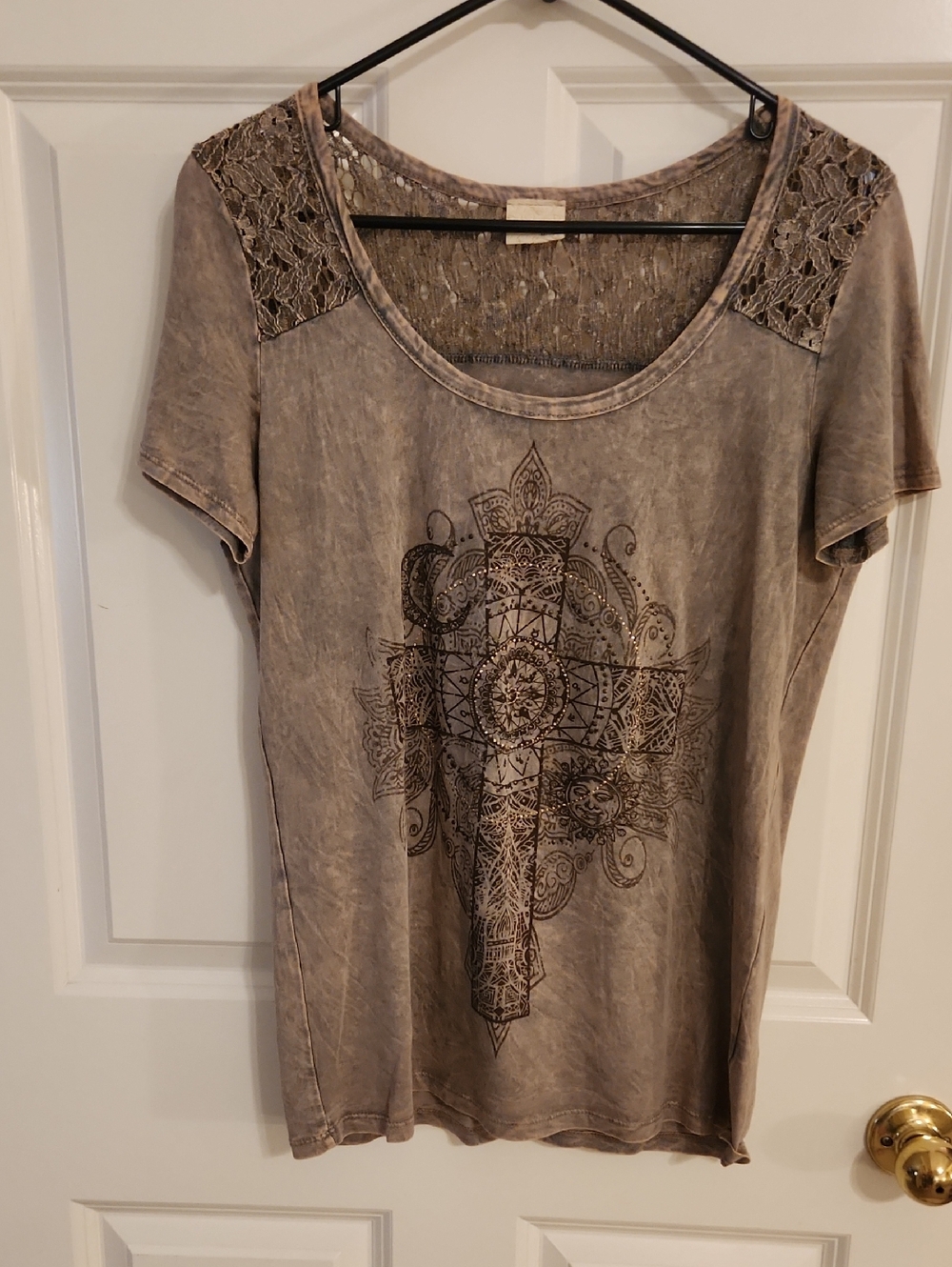 Daytrip Taupe Lace Shoulder Graphic Tee